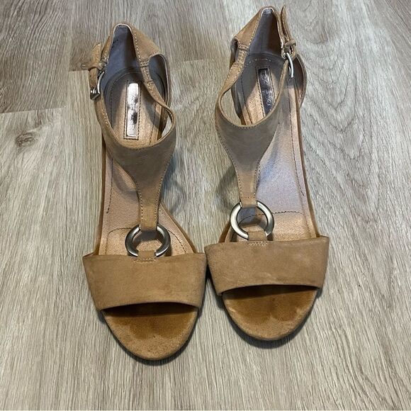 Women's Tahari Norma Tan Suede Heels with Gold Ring - Picture 3 of 9